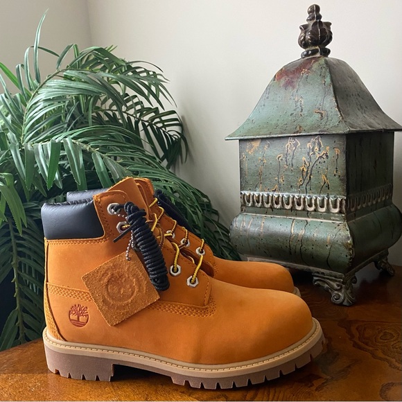 Timberland Premium 6” Waterproof Bright Orange Boots - Picture 8 of 8